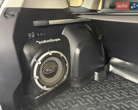 Белый Мицубиси Аутлендер ХЛ, объемом двигателя 3 л и пробегом 216 тыс. км за 10500 $, фото 97 на Automoto.ua