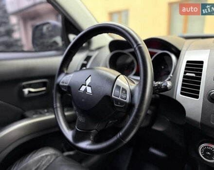 Белый Мицубиси Аутлендер ХЛ, объемом двигателя 3 л и пробегом 216 тыс. км за 10500 $, фото 80 на Automoto.ua