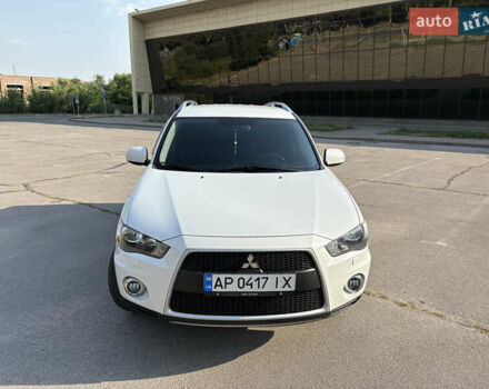 Белый Мицубиси Аутлендер ХЛ, объемом двигателя 2.36 л и пробегом 155 тыс. км за 10950 $, фото 3 на Automoto.ua