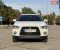 Белый Мицубиси Аутлендер ХЛ, объемом двигателя 2.36 л и пробегом 155 тыс. км за 10950 $, фото 86 на Automoto.ua