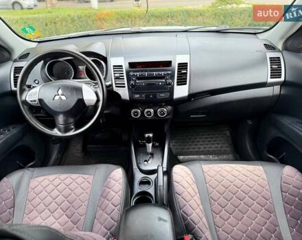 Білий Міцубісі Аутлендер ХЛ, об'ємом двигуна 2 л та пробігом 165 тис. км за 8999 $, фото 9 на Automoto.ua
