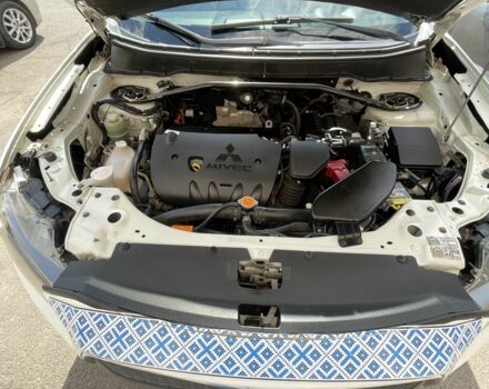 Мицубиси Аутлендер ХЛ 2010 в Кривом Роге на Automoto.ua Белый Мицубиси Аутлендер ХЛ, объемом двигателя 0 л и пробегом 261 тыс. км за 8000 $, фото 1 на Automoto.ua