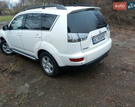 Белый Мицубиси Аутлендер ХЛ, объемом двигателя 2.36 л и пробегом 135 тыс. км за 11800 $, фото 2 на Automoto.ua