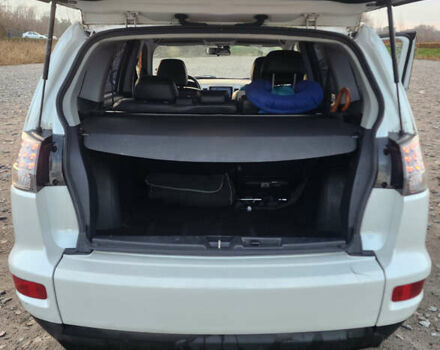 Білий Міцубісі Аутлендер ХЛ, об'ємом двигуна 2.36 л та пробігом 124 тис. км за 11300 $, фото 14 на Automoto.ua