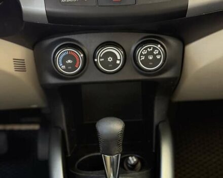 Белый Мицубиси Аутлендер ХЛ, объемом двигателя 2.36 л и пробегом 225 тыс. км за 10500 $, фото 8 на Automoto.ua