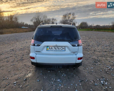 Білий Міцубісі Аутлендер ХЛ, об'ємом двигуна 2.36 л та пробігом 124 тис. км за 11300 $, фото 7 на Automoto.ua