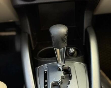 Белый Мицубиси Аутлендер ХЛ, объемом двигателя 2.36 л и пробегом 225 тыс. км за 10500 $, фото 7 на Automoto.ua