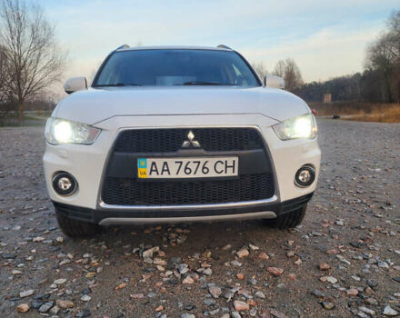 Білий Міцубісі Аутлендер ХЛ, об'ємом двигуна 2.36 л та пробігом 124 тис. км за 11300 $, фото 3 на Automoto.ua