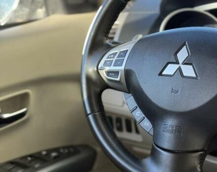 Белый Мицубиси Аутлендер ХЛ, объемом двигателя 2.36 л и пробегом 225 тыс. км за 10500 $, фото 9 на Automoto.ua