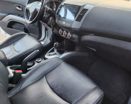 Білий Міцубісі Аутлендер ХЛ, об'ємом двигуна 2.36 л та пробігом 124 тис. км за 11300 $, фото 22 на Automoto.ua