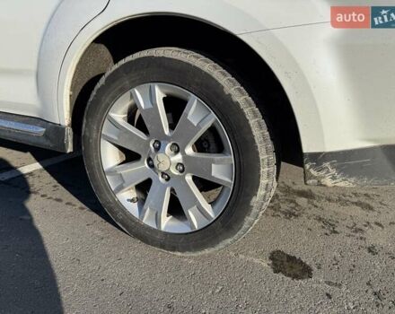 Белый Мицубиси Аутлендер ХЛ, объемом двигателя 2.36 л и пробегом 225 тыс. км за 10500 $, фото 1 на Automoto.ua