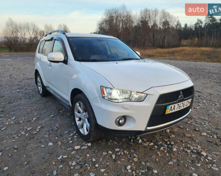 Білий Міцубісі Аутлендер ХЛ, об'ємом двигуна 2.36 л та пробігом 124 тис. км за 11300 $, фото 4 на Automoto.ua