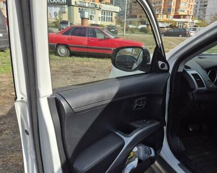 Мицубиси Аутлендер ХЛ 2011 в Киеве на Automoto.ua Белый Мицубиси Аутлендер ХЛ, объемом двигателя 2.18 л и пробегом 142 тыс. км за 14000 $, фото 7 на Automoto.ua