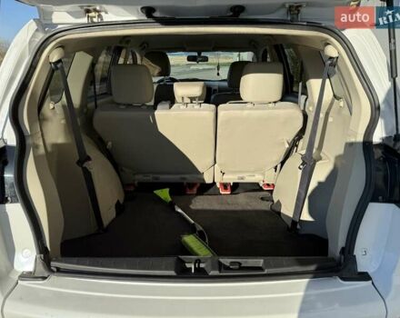 Белый Мицубиси Аутлендер ХЛ, объемом двигателя 2.36 л и пробегом 225 тыс. км за 10500 $, фото 2 на Automoto.ua