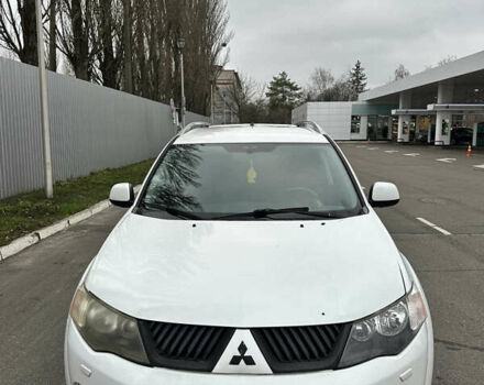 Білий Міцубісі Аутлендер ХЛ, об'ємом двигуна 2 л та пробігом 320 тис. км за 4200 $, фото 1 на Automoto.ua