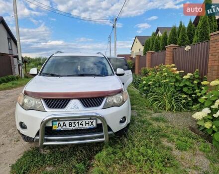 Білий Міцубісі Аутлендер ХЛ, об'ємом двигуна 2.36 л та пробігом 108 тис. км за 9400 $, фото 1 на Automoto.ua