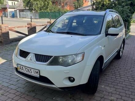 Міцубісі Аутлендер ХЛ 2009 у Києві на Automoto.ua Білий Міцубісі Аутлендер ХЛ, об'ємом двигуна 2.4 л та пробігом 196 тис. км за 10000 $, фото 1 на Automoto.ua