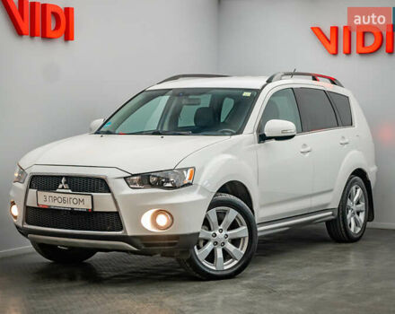 Белый Мицубиси Аутлендер ХЛ, объемом двигателя 2.3 л и пробегом 229 тыс. км за 11456 $, фото 1 на Automoto.ua