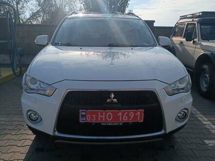 Мицубиси Аутлендер ХЛ 2011 в Дубно на Automoto.ua Белый Мицубиси Аутлендер ХЛ, объемом двигателя 2.2 л и пробегом 290 тыс. км за 10950 $, фото 1 на Automoto.ua