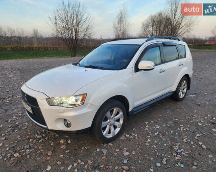 Білий Міцубісі Аутлендер ХЛ, об'ємом двигуна 2.36 л та пробігом 124 тис. км за 11300 $, фото 1 на Automoto.ua