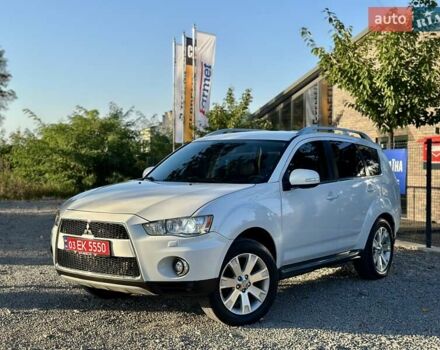 Мицубиси Аутлендер ХЛ 2011 в Виннице на Automoto.ua Белый Мицубиси Аутлендер ХЛ, объемом двигателя 2 л и пробегом 225 тыс. км за 10999 $, фото 1 на Automoto.ua