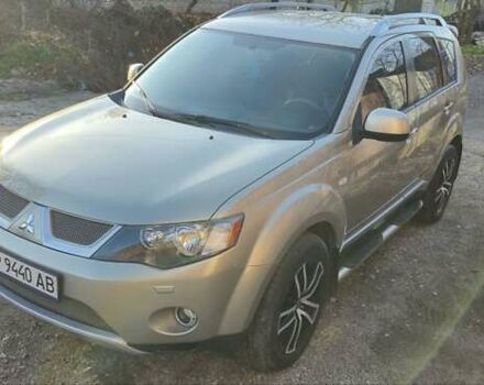Бежевый Мицубиси Аутлендер ХЛ, объемом двигателя 3 л и пробегом 295 тыс. км за 9600 $, фото 1 на Automoto.ua