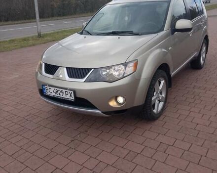 Міцубісі Аутлендер ХЛ 2007 у Трускавце на Automoto.ua Бежевий Міцубісі Аутлендер ХЛ, об'ємом двигуна 2.36 л та пробігом 202 тис. км за 8199 $, фото 4 на Automoto.ua