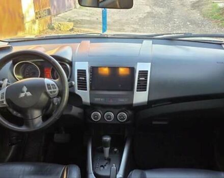 Бежевый Мицубиси Аутлендер ХЛ, объемом двигателя 3 л и пробегом 295 тыс. км за 9600 $, фото 12 на Automoto.ua