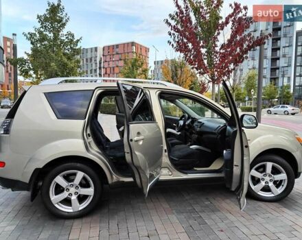 Бежевий Міцубісі Аутлендер ХЛ, об'ємом двигуна 3 л та пробігом 264 тис. км за 7490 $, фото 24 на Automoto.ua