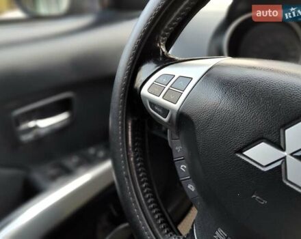 Бежевий Міцубісі Аутлендер ХЛ, об'ємом двигуна 3 л та пробігом 264 тис. км за 7490 $, фото 53 на Automoto.ua