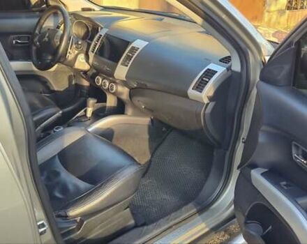 Бежевый Мицубиси Аутлендер ХЛ, объемом двигателя 3 л и пробегом 295 тыс. км за 9600 $, фото 9 на Automoto.ua