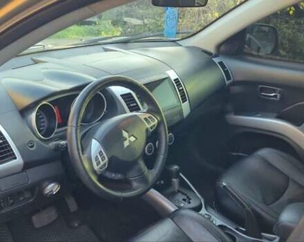 Бежевый Мицубиси Аутлендер ХЛ, объемом двигателя 3 л и пробегом 295 тыс. км за 9600 $, фото 7 на Automoto.ua