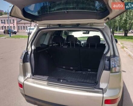 Бежевый Мицубиси Аутлендер ХЛ, объемом двигателя 2.4 л и пробегом 275 тыс. км за 8600 $, фото 37 на Automoto.ua