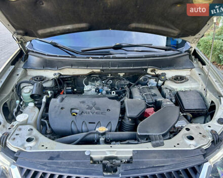 Бежевый Мицубиси Аутлендер ХЛ, объемом двигателя 2 л и пробегом 226 тыс. км за 8999 $, фото 42 на Automoto.ua