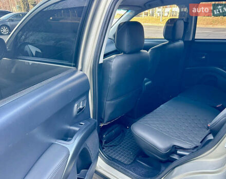 Бежевый Мицубиси Аутлендер ХЛ, объемом двигателя 2 л и пробегом 226 тыс. км за 8999 $, фото 18 на Automoto.ua