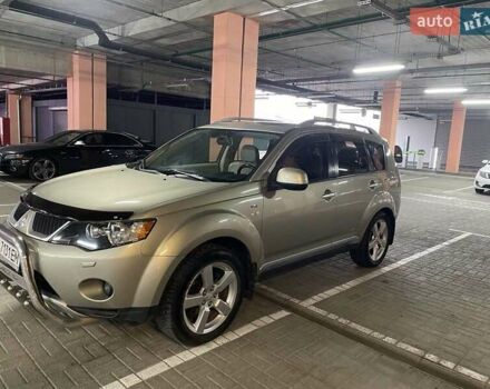Бежевый Мицубиси Аутлендер ХЛ, объемом двигателя 3 л и пробегом 235 тыс. км за 8000 $, фото 17 на Automoto.ua