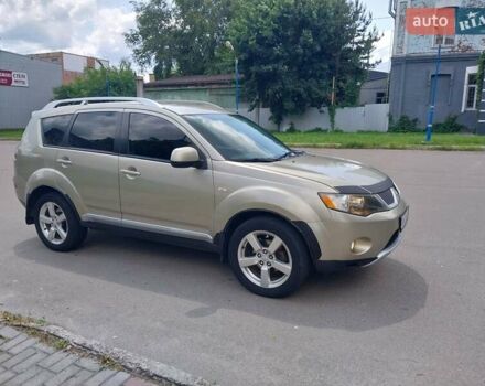 Бежевый Мицубиси Аутлендер ХЛ, объемом двигателя 2.4 л и пробегом 275 тыс. км за 8600 $, фото 2 на Automoto.ua