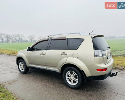 Бежевый Мицубиси Аутлендер ХЛ, объемом двигателя 2.4 л и пробегом 107 тыс. км за 9900 $, фото 5 на Automoto.ua