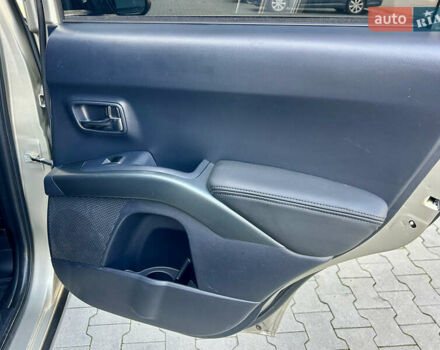 Бежевый Мицубиси Аутлендер ХЛ, объемом двигателя 2 л и пробегом 226 тыс. км за 8999 $, фото 23 на Automoto.ua