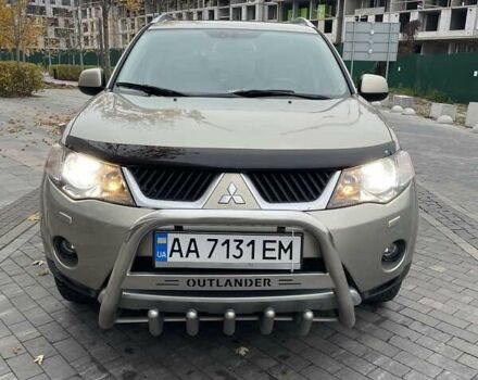 Бежевый Мицубиси Аутлендер ХЛ, объемом двигателя 3 л и пробегом 235 тыс. км за 8000 $, фото 4 на Automoto.ua