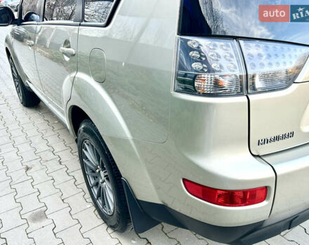 Бежевый Мицубиси Аутлендер ХЛ, объемом двигателя 2 л и пробегом 226 тыс. км за 8999 $, фото 12 на Automoto.ua