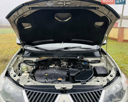 Бежевый Мицубиси Аутлендер ХЛ, объемом двигателя 2.4 л и пробегом 107 тыс. км за 9900 $, фото 14 на Automoto.ua