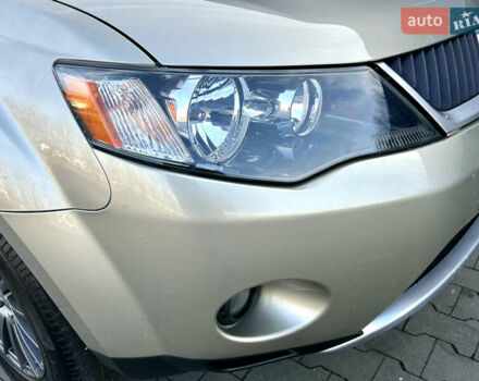 Бежевый Мицубиси Аутлендер ХЛ, объемом двигателя 2 л и пробегом 226 тыс. км за 8999 $, фото 9 на Automoto.ua