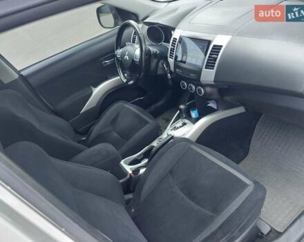 Бежевый Мицубиси Аутлендер ХЛ, объемом двигателя 2.4 л и пробегом 275 тыс. км за 8600 $, фото 33 на Automoto.ua