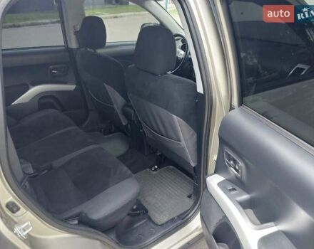 Бежевый Мицубиси Аутлендер ХЛ, объемом двигателя 2.4 л и пробегом 275 тыс. км за 8600 $, фото 35 на Automoto.ua