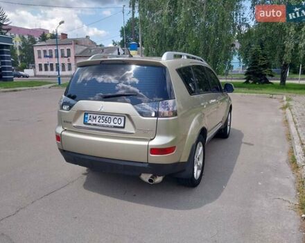 Бежевый Мицубиси Аутлендер ХЛ, объемом двигателя 2.4 л и пробегом 275 тыс. км за 8600 $, фото 3 на Automoto.ua