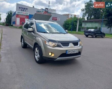Бежевый Мицубиси Аутлендер ХЛ, объемом двигателя 2.4 л и пробегом 275 тыс. км за 8600 $, фото 1 на Automoto.ua