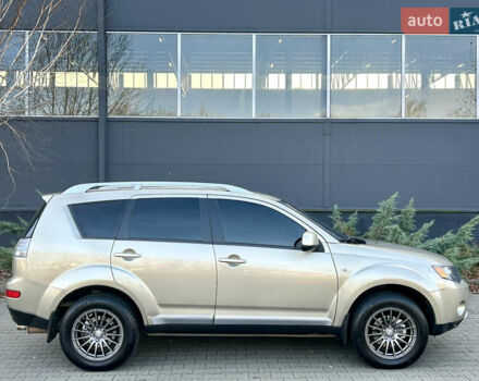 Бежевый Мицубиси Аутлендер ХЛ, объемом двигателя 2 л и пробегом 226 тыс. км за 8999 $, фото 4 на Automoto.ua