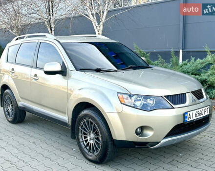 Бежевый Мицубиси Аутлендер ХЛ, объемом двигателя 2 л и пробегом 226 тыс. км за 8999 $, фото 2 на Automoto.ua