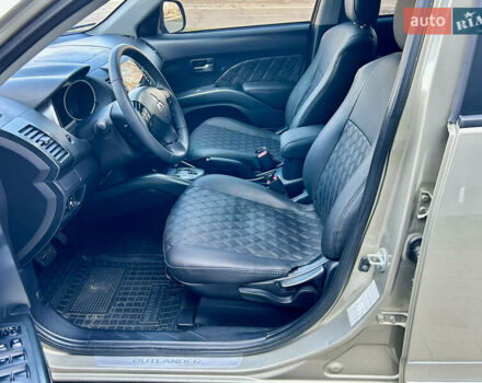 Бежевый Мицубиси Аутлендер ХЛ, объемом двигателя 2 л и пробегом 226 тыс. км за 8999 $, фото 17 на Automoto.ua